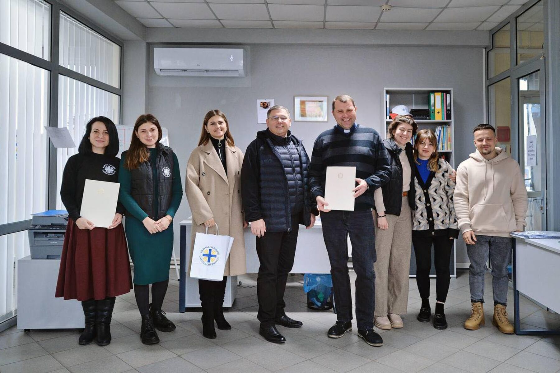 Начальник Чернівецької ОВА Руслан Запаранюк у Міжнародний день волонтера відвідав «Карітас Чернівці»