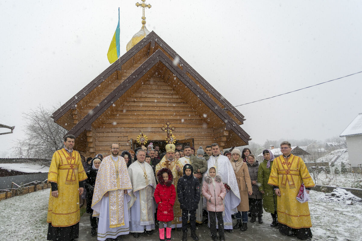 Владика Йосафат у храмове свято відвідав парафію у Чорнівці